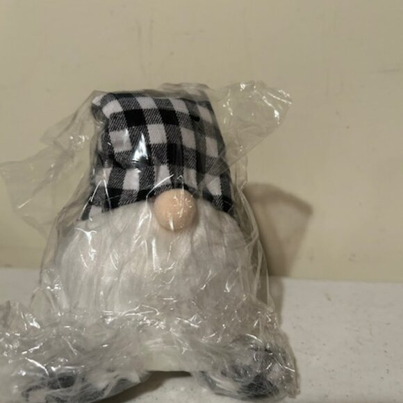 New Lighted Gnome - battery operated - Picture 2 of 3